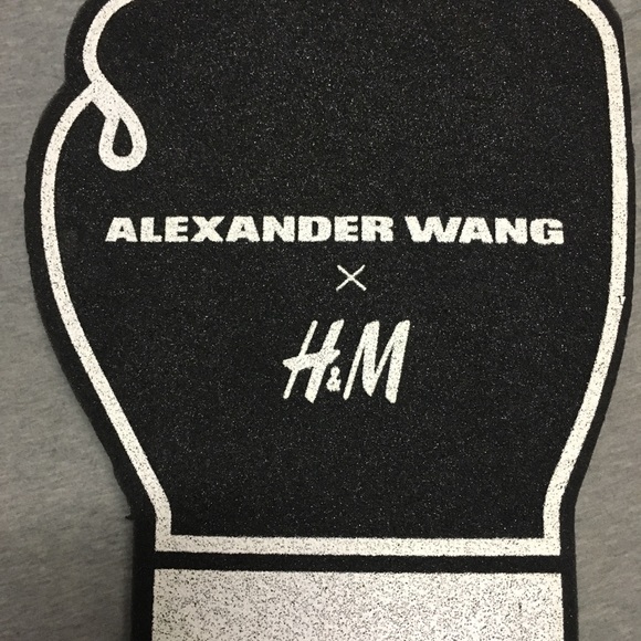 Alexander Wang H&M foam finger - Picture 5 of 5